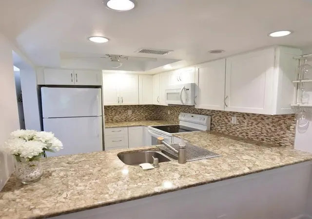 Photo 2 of Sale Pending at 4626 Ringwood Meadow #25, Sarasota, FL 34235 | MLS# A4702779 | Listing updated on 2026-10-02