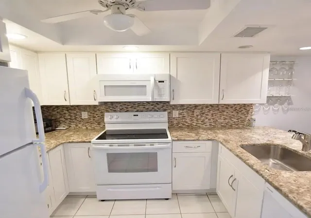 Photo 3 of Sale Pending at 4626 Ringwood Meadow #25, Sarasota, FL 34235 | MLS# A4702779 | Listing updated on 2026-10-02