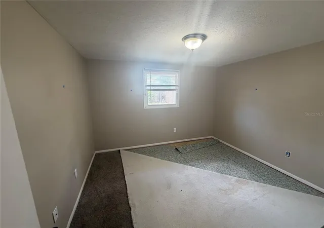 Photo 3 of Sale Pending at 2129 Dana Pl, Lakeland, FL 33801 | MLS# TB8538170 | Listing updated on 2026-08-17