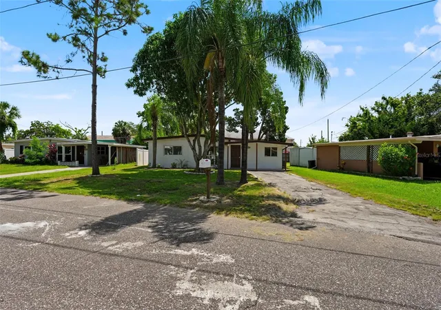 Photo 4 of Single family home for sale at 7377 Royal Palm Dr, New Port Richey, FL 34652 | MLS# TB8538171 | Listing updated on 2026-09-02
