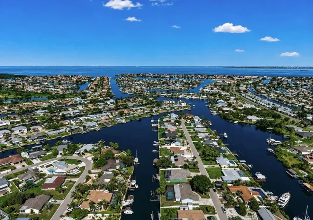 4th image of 708 Spanish Main Dr, Apollo Beach, FL 33572 | MLS# TB8538209