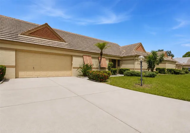 1st image of 5708 36th St W, Bradenton, FL 34210 | MLS# A4702807