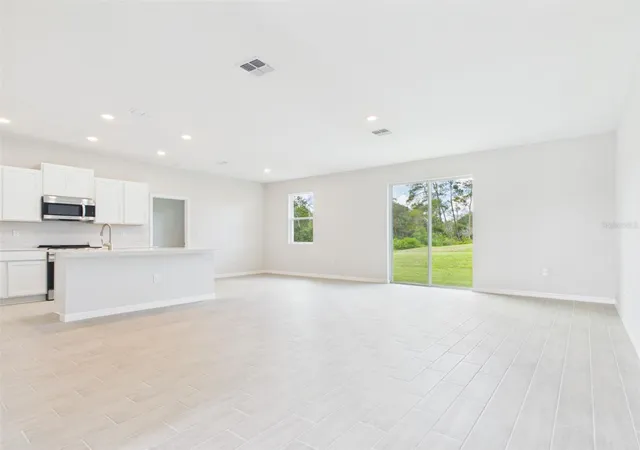 Photo 5 of Single family home for sale at 16090 SW 42nd Terrace, Ocala, FL 34473 | MLS# OM730249 | Listing updated on 2026-08-19