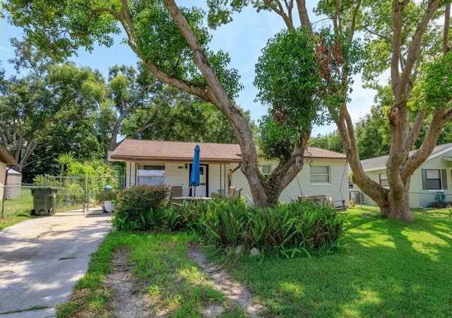 1st image of 1005 W Montrose St, Clermont, FL 34711 | MLS# G5116386