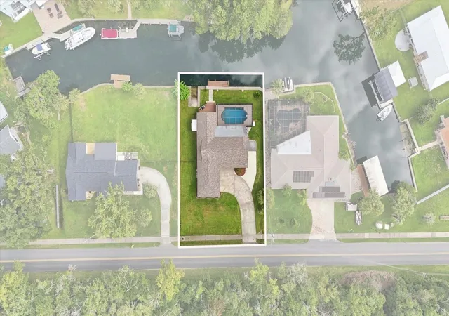 2nd image of 220 Se Kings Bay Dr, Crystal River, FL 34429 | MLS# OM730254