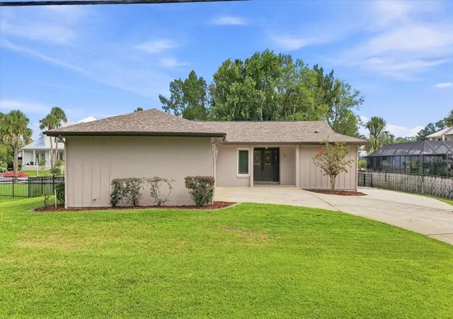 3rd image of 220 Se Kings Bay Dr, Crystal River, FL 34429 | MLS# OM730254