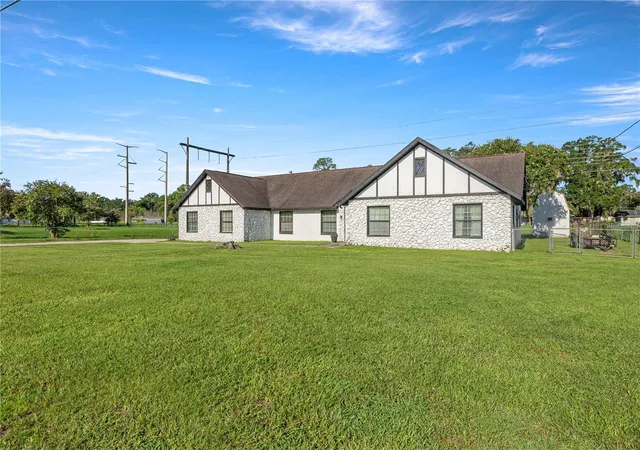 3rd image of 1166 Se 44Th Ave, Ocala, FL 34471 | MLS# OM730255