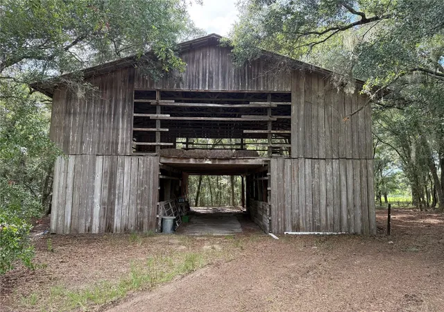 2nd image of 28430 Roberts Dr, Brooksville, FL 34602 | MLS# TB8538278