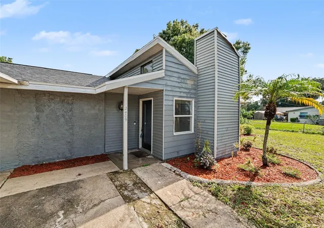 2nd image of 2409 11th Ave Se, Ruskin, FL 33570 | MLS# TB8538287