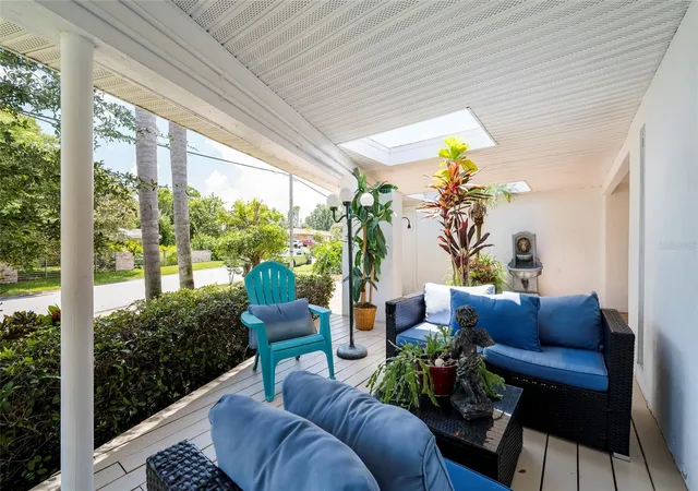 3rd image of 1294 Fairway Dr, Dunedin, FL 34698 | MLS# TB8538307