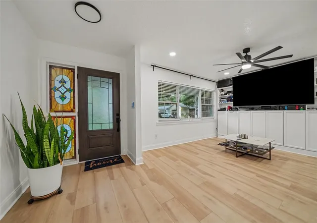 Photo 3 of Single family home for sale at 1905 Bonanza Ct, Winter Park, FL 32792 | MLS# O6433122 | Listing updated on 2026-10-07