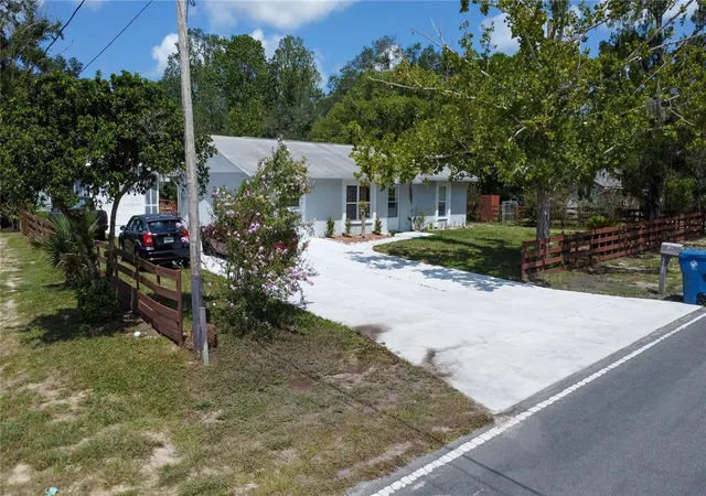 Photo 3 of Single family home for sale at 8301 Weeping Willow St, Brooksville, FL 34613 | MLS# W7888541 | Listing updated on 2026-08-18