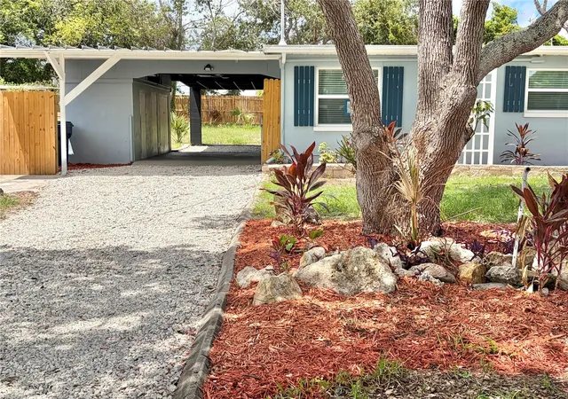 Photo 3 of Single family home for sale at 12119 Victory Dr, Hudson, FL 34667 | MLS# W7888542 | Listing updated on 2026-09-03