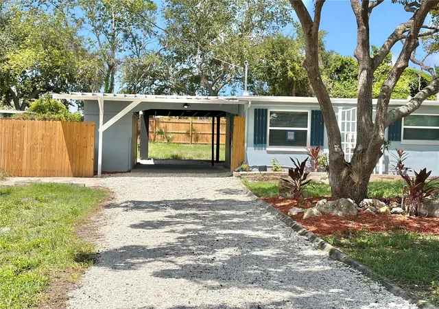 Photo 4 of Single family home for sale at 12119 Victory Dr, Hudson, FL 34667 | MLS# W7888542 | Listing updated on 2026-09-03