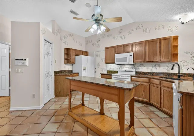 5th image of 1519 Martinez Dr, Lady Lake, FL 32159 | MLS# G5116395