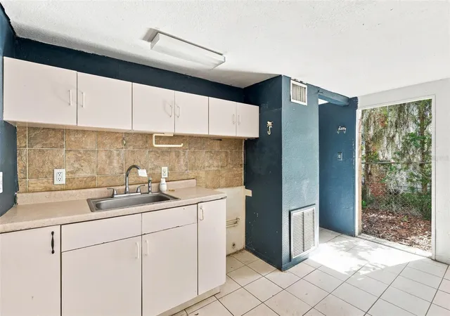 4th image of 1672 10Th St, Sarasota, FL 34236 | MLS# O6433142