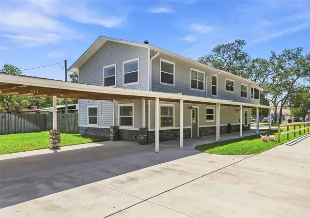 Photo 2 of Single family home for sale at 1120 1st Avenue N, Safety Harbor, FL 34695 | MLS# TB8538391 | Listing updated on 2026-08-29