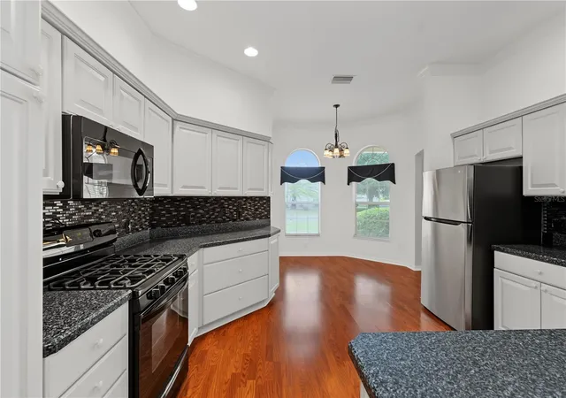 4th image of 556 Kingston Wy, The Villages, FL 32162 | MLS# G5116399