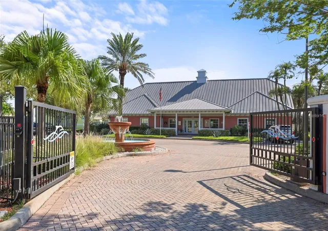 Listing Photo 3 - Condo for sale in building located at 118 Pompano Dr Se, St. Petersburg, FL 33705 - Unit #B