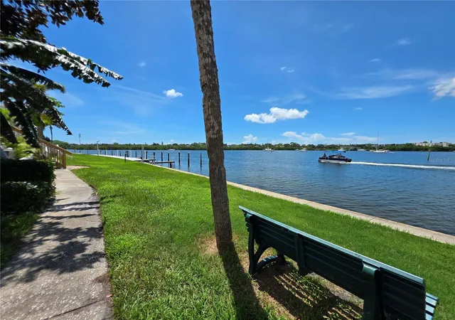 Listing Photo 5 - Condo for sale in building located at 118 Pompano Dr Se, St. Petersburg, FL 33705 - Unit #B