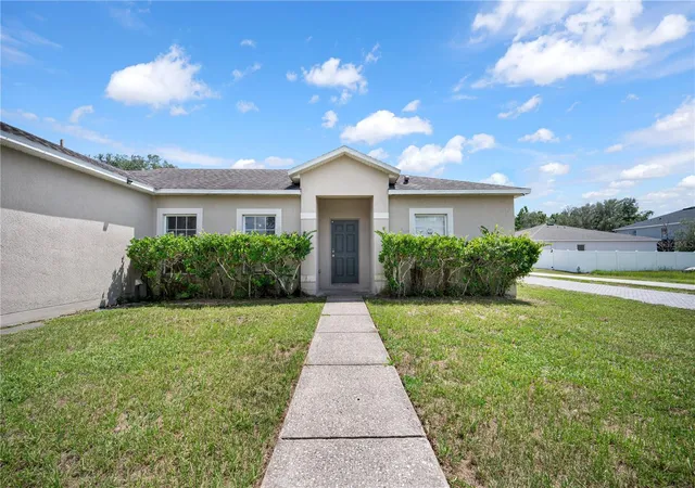 Photo 1 of Single family home for sale at 433 Lakeview Rd, Kissimmee, FL 34759 | MLS# O6433226 | Listing updated on 2026-08-19