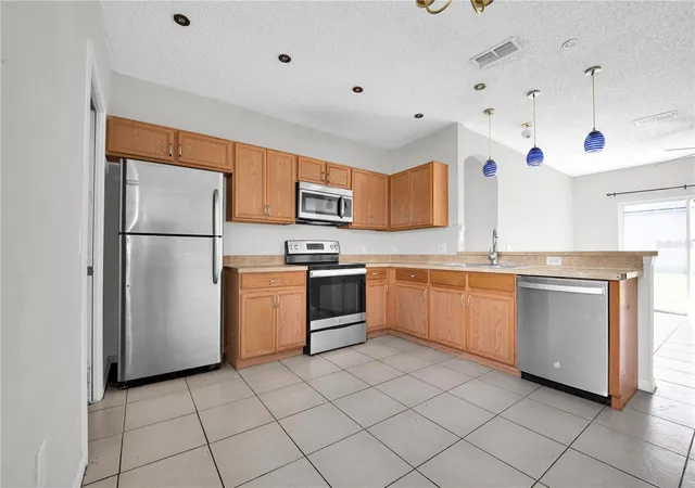 Photo 3 of Single family home for sale at 433 Lakeview Rd, Kissimmee, FL 34759 | MLS# O6433226 | Listing updated on 2026-08-19