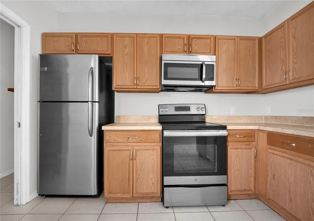 Photo 4 of Single family home for sale at 433 Lakeview Rd, Kissimmee, FL 34759 | MLS# O6433226 | Listing updated on 2026-08-19
