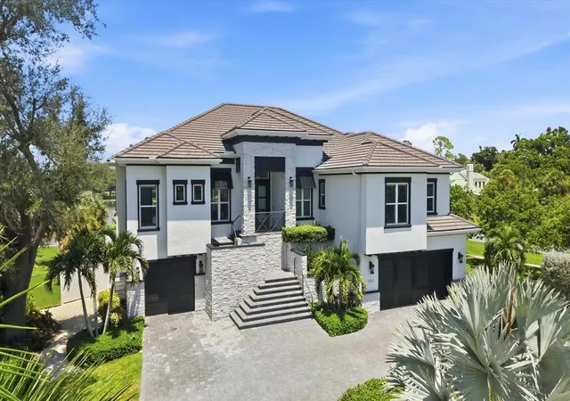 3rd image of 387 S Shore Dr, Sarasota, FL 34234 | MLS# A4702873