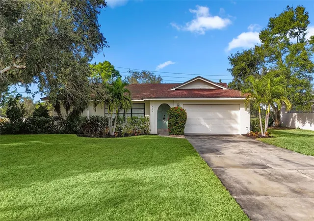 Photo 2 of Single family home for sale at 433 Whitfield Ave, Sarasota, FL 34243 | MLS# A4702875 | Listing updated on 2026-09-08