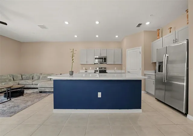 Photo 4 of Townhouse for sale at 5170 Quakers Pl, Saint Cloud, FL 34769 | MLS# S5155562 | Listing updated on 2026-10-01