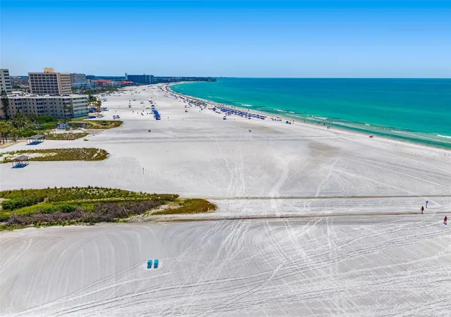 2nd image of 19 Whispering Sands Dr, SARASOTA, FL 34242