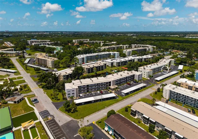 3rd image of 5980Th Ter Park Dr N, ST PETERSBURG, FL 33709
