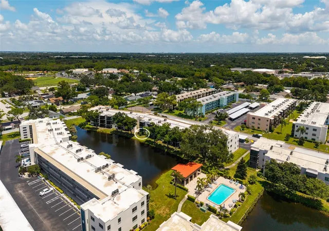 2nd image of 5980Th Ter Park Dr N, Saint Petersburg, FL 33709