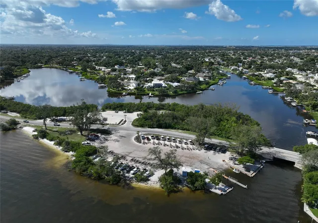 43rd image of 707 Park Ln, Bradenton, FL 34209 | MLS# A4702892