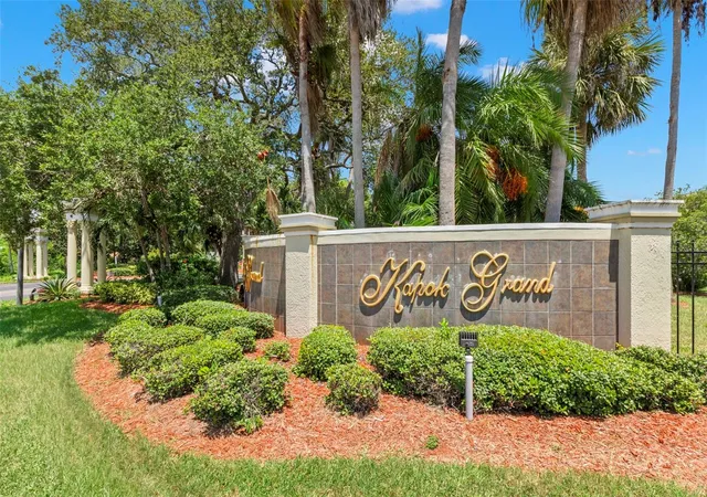 2nd image of 11117 Kapok Grand Cir, Saint Petersburg, FL 33708 | MLS# TB8538542