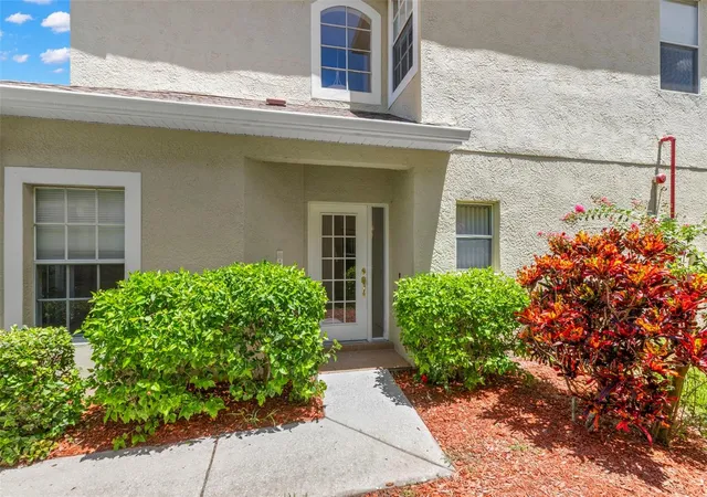 3rd image of 11117 Kapok Grand Cir, Saint Petersburg, FL 33708 | MLS# TB8538542