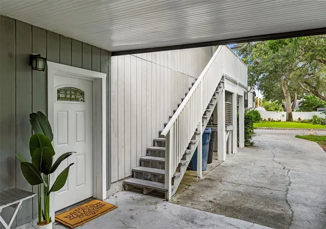 3rd image of 138 69th Avenue N, Saint Petersburg, FL 33702 | MLS# TB8538550