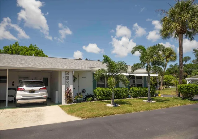 2nd image of 6061 Coral Wy, Bradenton, FL 34207 | MLS# A4702903