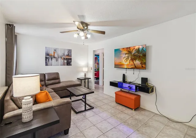 5th image of 959 Loma Bonita Dr, Davenport, FL 33837 | MLS# S5155578