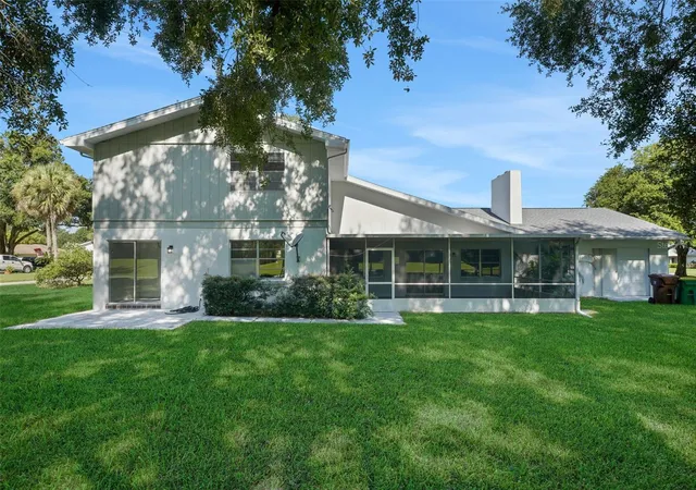 Photo 2 of Single family home for sale at 300 Greenfield Rd, Winter Haven, FL 33884 | MLS# P4939591 | Listing updated on 2026-08-19