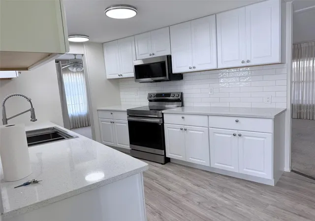 Photo 4 of Manufactured home for sale at 2236 Gondola Dr, Sarasota, FL 34238 | MLS# TB8538604 | Listing updated on 2026-08-17