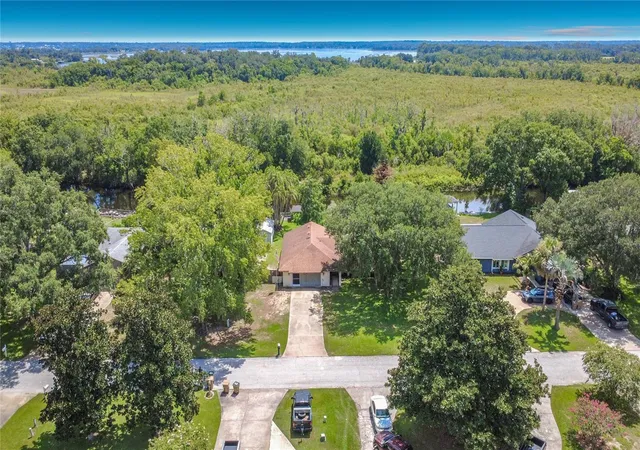 Photo 3 of Single family home for sale at 28800 Tammi Dr, Tavares, FL 32778 | MLS# R4911815 | Listing updated on 2026-09-28