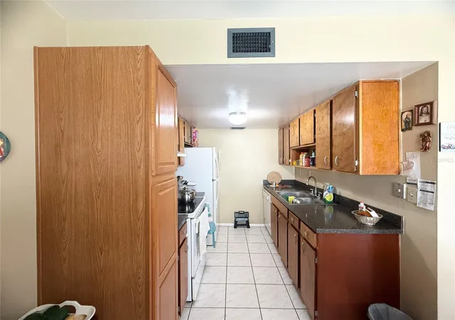 5th image of 1034 Plantation Dr, Kissimmee, FL 34741