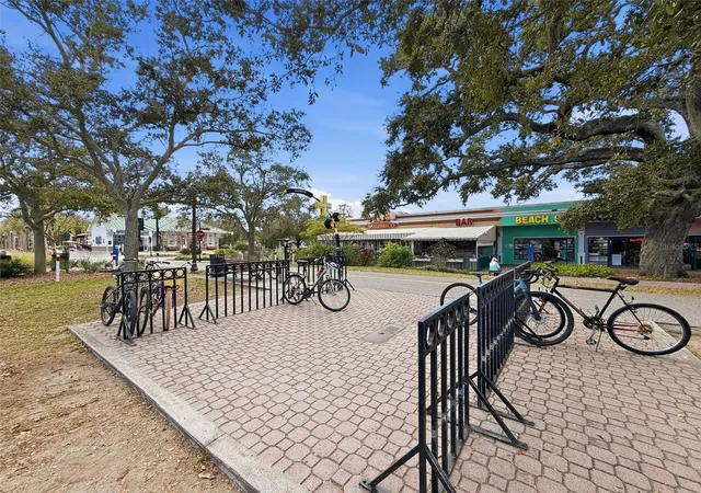 2nd image of 1372 Carlisle Ct, DUNEDIN, FL 34698