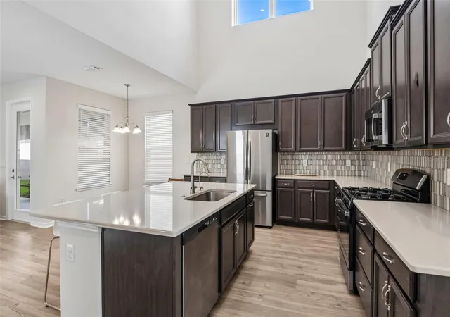 Photo 4 of Single family home for sale at 13690 Stevenson Ln, Odessa, FL 33556 | MLS# TB8538669 | Listing updated on 2026-09-26