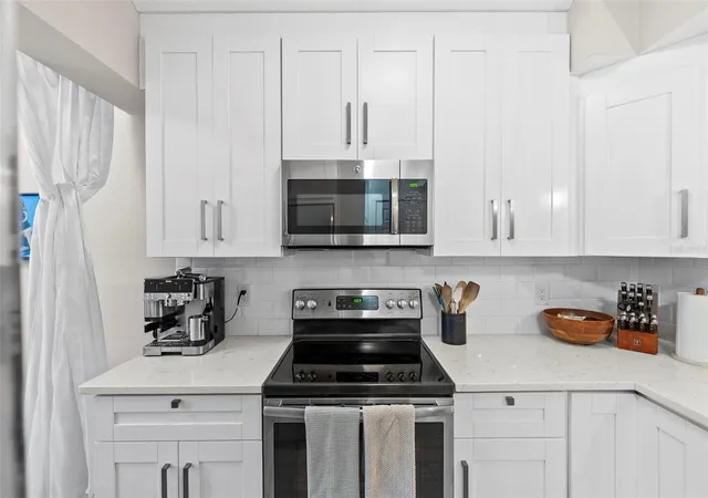 Photo 4 of Condo for sale at 4811 Bayshore Blvd #307, Tampa, FL 33611 | MLS# TB8538691 | Listing updated on 2026-08-18