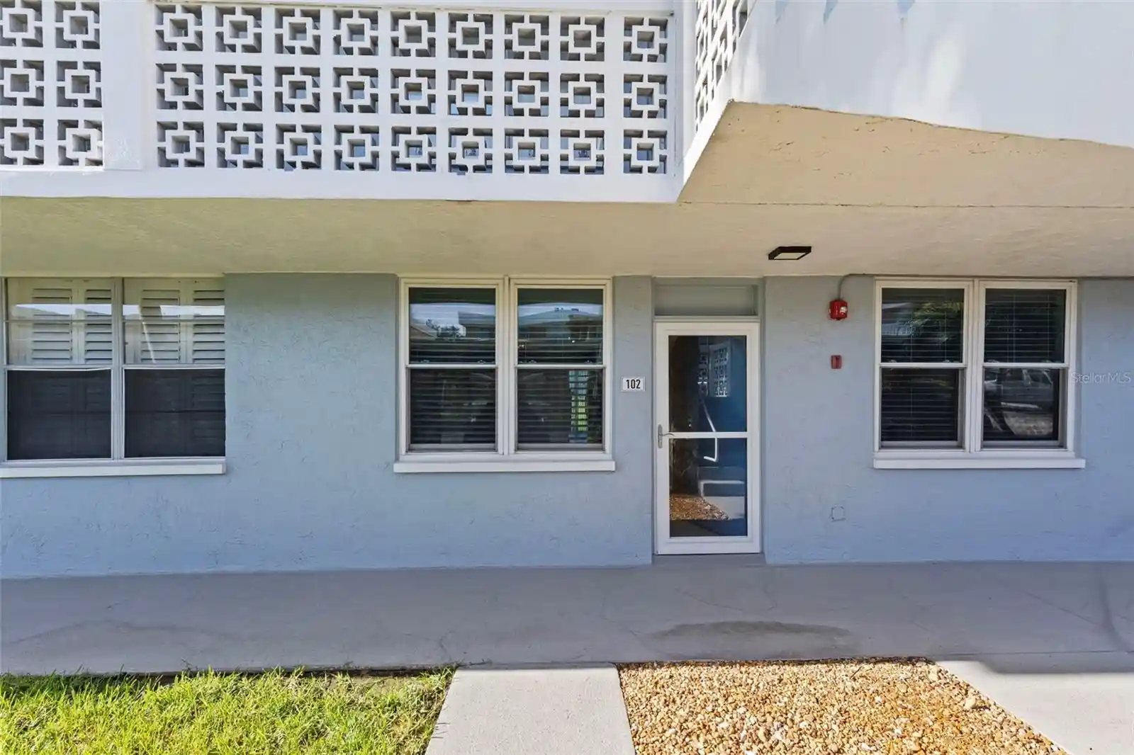 Listing Photo 2 - Condo for sale in 4895 Bay St Ne located at 4895 Bay St Ne, ST PETERSBURG, FL 33703 - Unit #102