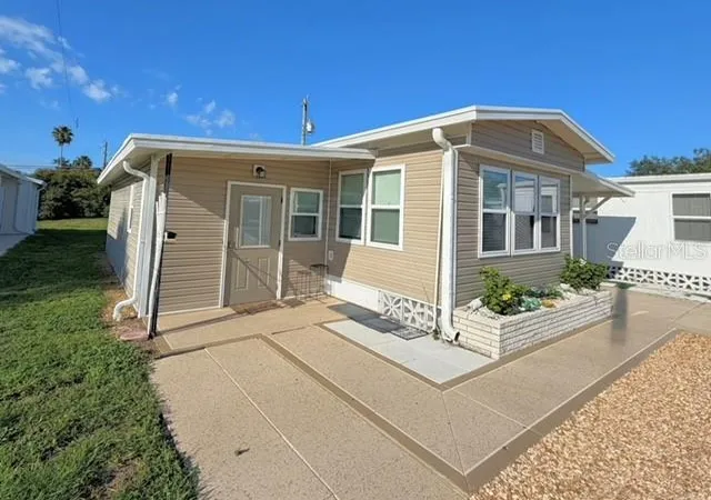 1st image of 813 S Green Cir, Venice, FL 34285 | MLS# N6145357