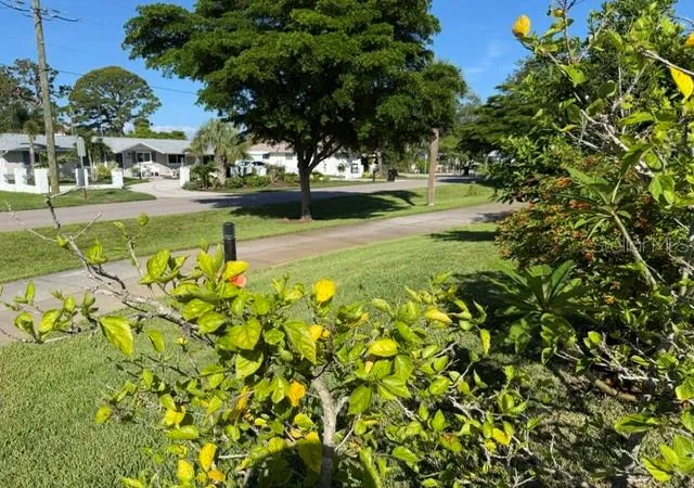 Photo 3 of Manufactured home for sale at 813 S Green Cir, Venice, FL 34285 | MLS# N6145357 | Listing updated on 2026-08-16