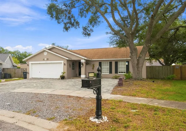 Photo 3 of Single family home for sale at 1018 Peachwood Dr, Brandon, FL 33510 | MLS# TB8538802 | Listing updated on 2026-10-11
